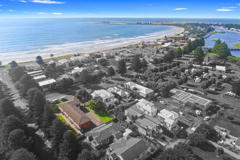 Eastern Beach Holiday Units - Great Ocean Road Tourism 7