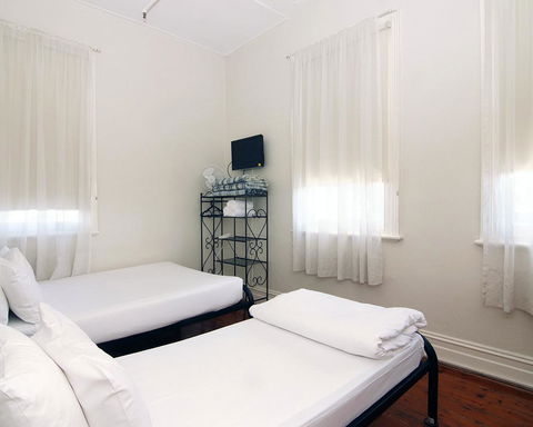 Hotel Claremont Guest House - Great Ocean Road Tourism 13