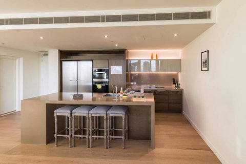 Waterfront 3 Bedroom Luxury Home Victoria Harbour - Great Ocean Road Tourism 3