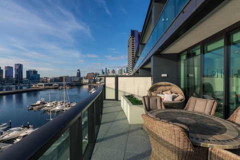 Waterfront 3 Bedroom Luxury Home Victoria Harbour - Great Ocean Road Tourism 6