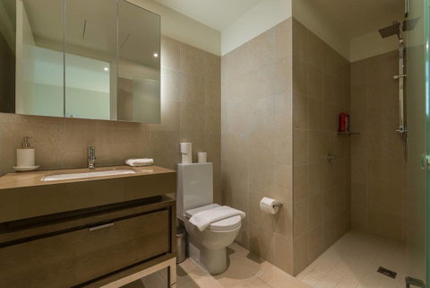 Waterfront 3 Bedroom Luxury Home Victoria Harbour - Great Ocean Road Tourism 11