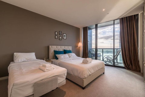 Waterfront 3 Bedroom Luxury Home Victoria Harbour - Great Ocean Road Tourism 8