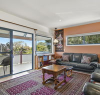 Black Dolphin Beach Penthouse - Great Ocean Road Tourism