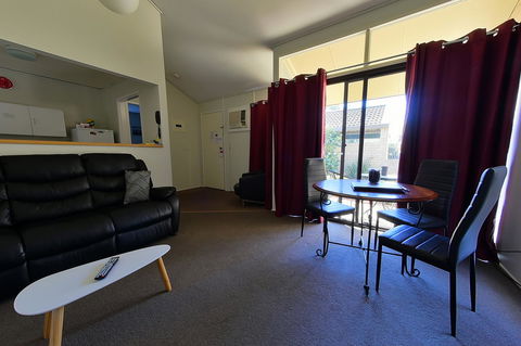 Executive Hideaway - Great Ocean Road Tourism 42
