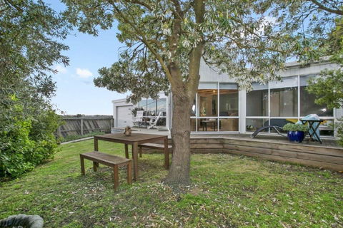 47 Baker Street - Great Ocean Road Tourism 24