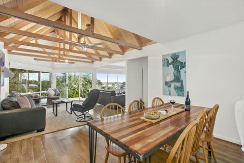 47 Baker Street - Great Ocean Road Tourism 0