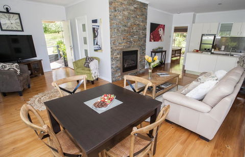 Abbys Cottages Bright - Great Ocean Road Tourism 6