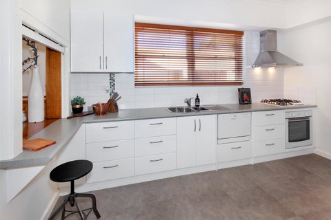 Lake Wendouree Luxury Apartments - Great Ocean Road Tourism 16