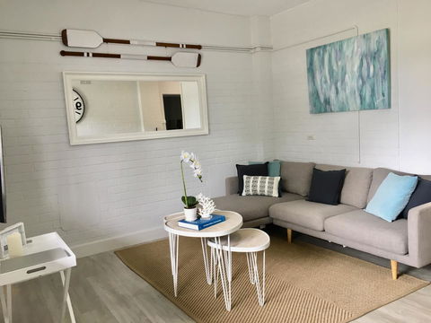 The Wheelhouse - 2BR Waterfront Apt In Town - Great Ocean Road Tourism 2