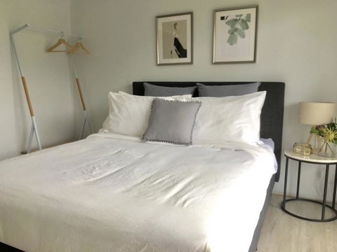 The Wheelhouse - 2BR Waterfront Apt In Town - Great Ocean Road Tourism 7