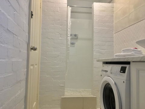 The Wheelhouse - 2BR Waterfront Apt In Town - Great Ocean Road Tourism 14