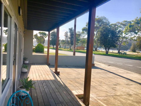 The Wheelhouse - 2BR Waterfront Apt In Town - Great Ocean Road Tourism 17