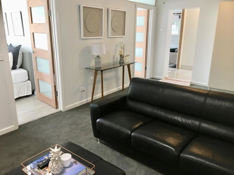 The Wheelhouse - 2BR Waterfront Apt In Town - Great Ocean Road Tourism 10