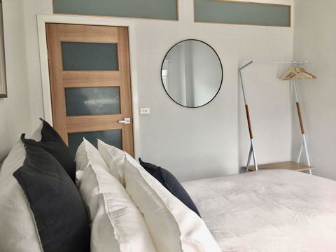 The Wheelhouse - 2BR Waterfront Apt In Town - Great Ocean Road Tourism 5