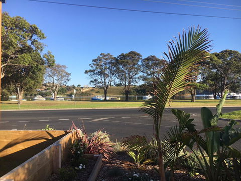 The Wheelhouse - 2BR Waterfront Apt In Town - Great Ocean Road Tourism 15