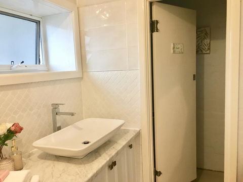 The Wheelhouse - 2BR Waterfront Apt In Town - Great Ocean Road Tourism 12