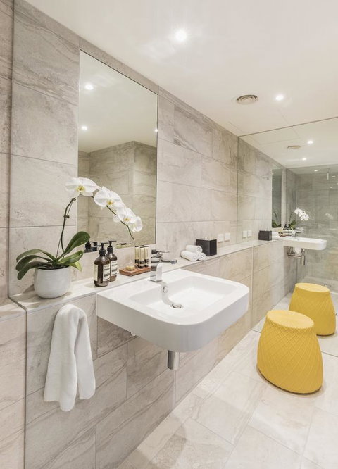 Quay West Suites Melbourne - Great Ocean Road Tourism 4