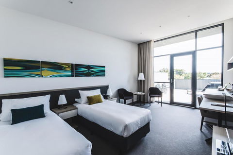 Quarters At Flinders Hotel - Great Ocean Road Tourism 12