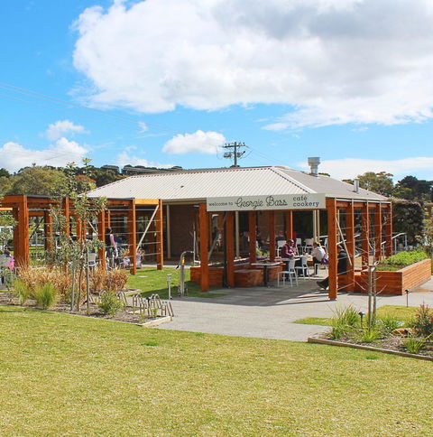 Quarters At Flinders Hotel - Great Ocean Road Tourism 32