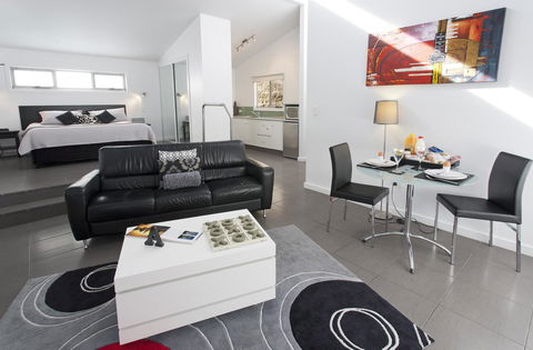 Anchors Port Campbell - Great Ocean Road Tourism 6