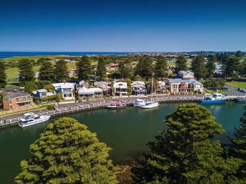 The Waterfront Apartment - Great Ocean Road Tourism 1