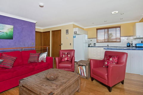 THE BOARDROOM ON BANKSIA - 11 Banksia Ave Bonny Hills - Great Ocean Road Tourism 0