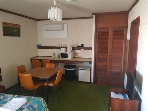 The Club Hotel - Great Ocean Road Tourism 1
