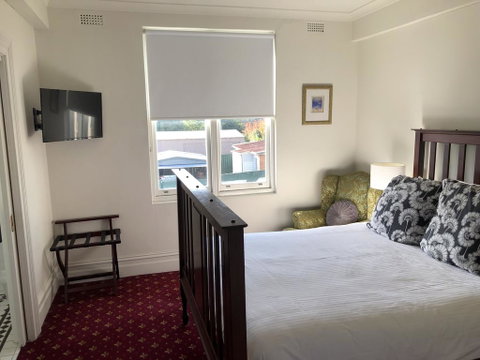 The Corner Hotel Alexandra - Great Ocean Road Tourism 1