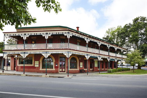 The Daylesford Hotel - Great Ocean Road Tourism 1