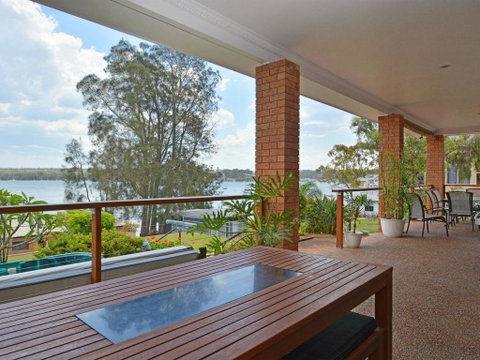 The House On The Lake @ Fishing Point, Lake Macquarie - Honestly Put The Line In And Catch Fish - Great Ocean Road Tourism 0