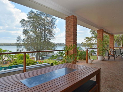 The House On The Lake @ Fishing Point, Lake Macquarie - Honestly Put The Line In And Catch Fish - Great Ocean Road Tourism 0