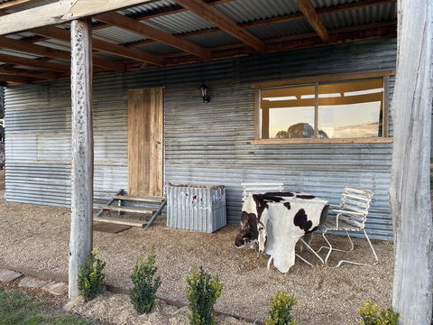 The Hut, Saddlers Run - Great Ocean Road Tourism 0