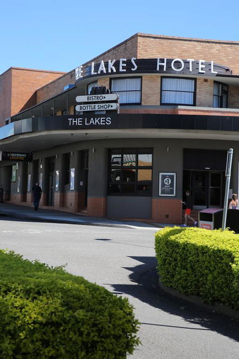 The Lakes Hotel - Great Ocean Road Tourism 3