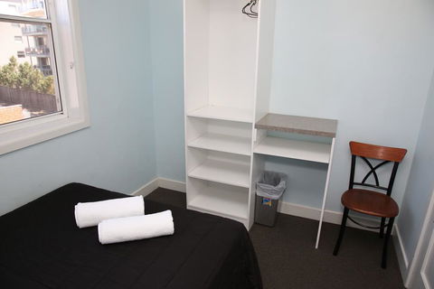 The Lakes Hotel - Great Ocean Road Tourism 1