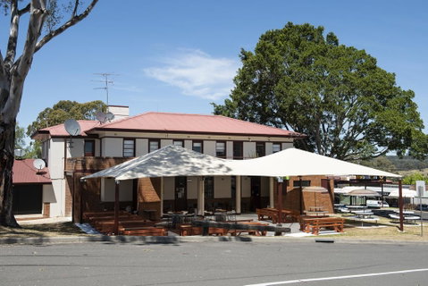 The Oaks Hotel - Great Ocean Road Tourism 0