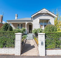 The Pearl on Prince  Stylish Cottage CBD Wifi - Great Ocean Road Tourism