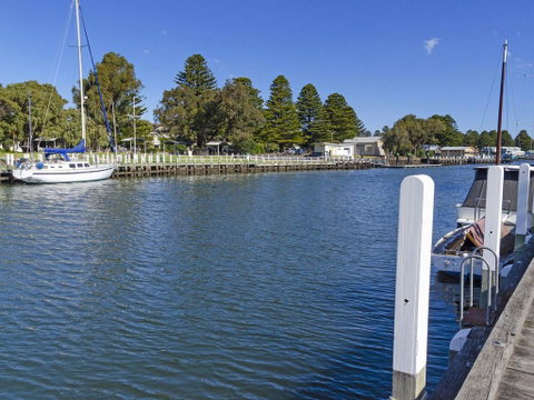 The Quarter Deck - Great Ocean Road Tourism 3
