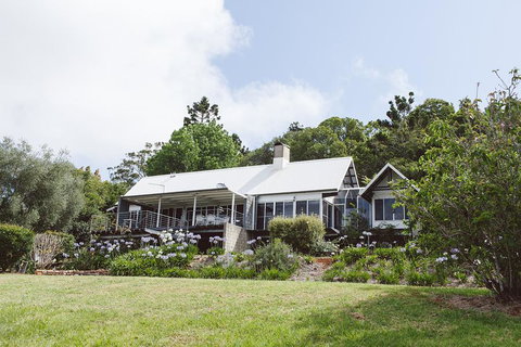 The Retreat Tamborine Mountain - Great Ocean Road Tourism 0