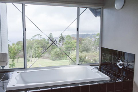 The Retreat Tamborine Mountain - Great Ocean Road Tourism 1
