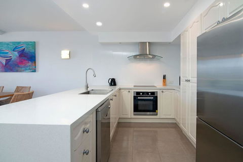 The Rocks Resort, Unit 1C - Great Ocean Road Tourism 1