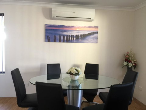 The Royal Dolphin Holiday Home - Great Ocean Road Tourism 3