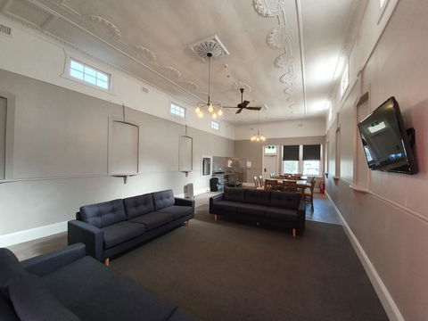 The Royal Hotel - Great Ocean Road Tourism 3