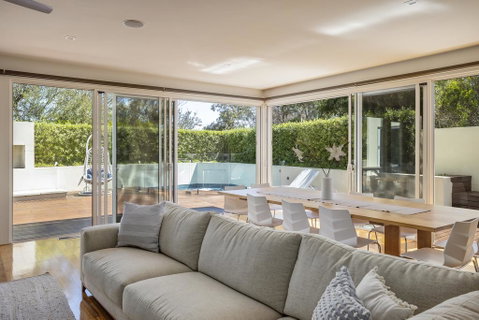 The Sanctuary: Stunning. Hot Tub Spa + Linen - Great Ocean Road Tourism 3