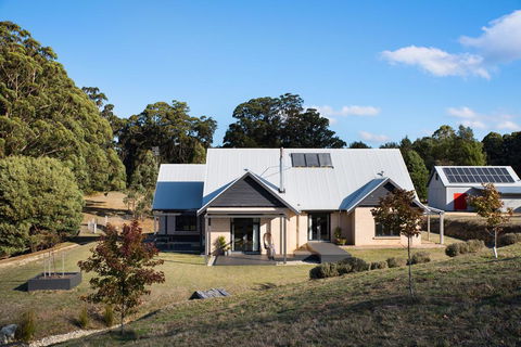 Three Paddocks - Great Ocean Road Tourism 1