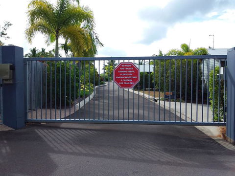 Tin Can Bay Marina Villas - Great Ocean Road Tourism 3