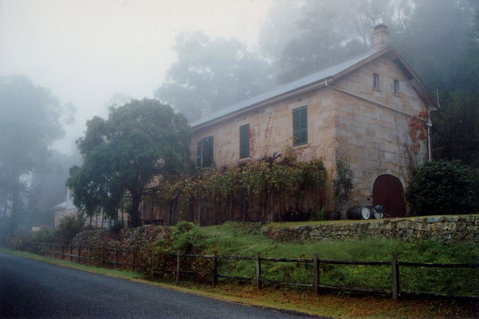 Tizzana Winery Bed And Breakfast - Great Ocean Road Tourism 0