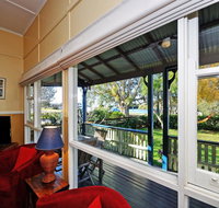 Traditional Three Bedroom Home with Water Views - Great Ocean Road Tourism