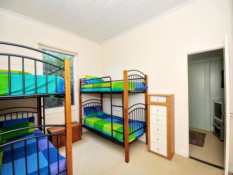 Traditional Three Bedroom Home With Water Views - Great Ocean Road Tourism 1