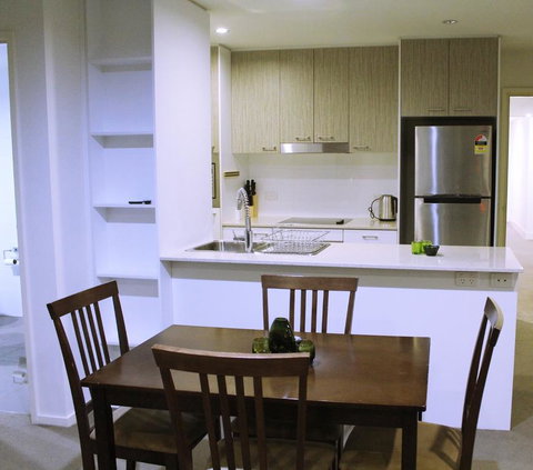 Tranquil, Relaxing Forrest Style Apartment - Braddon CBD - Great Ocean Road Tourism 1