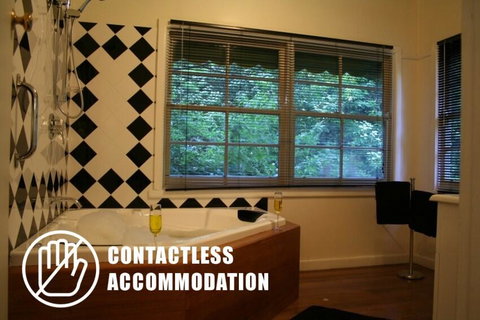Tudor Cottages - Great Ocean Road Tourism 3